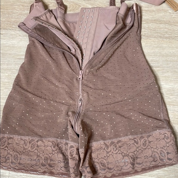 Shapellx - Picture 3 of 10